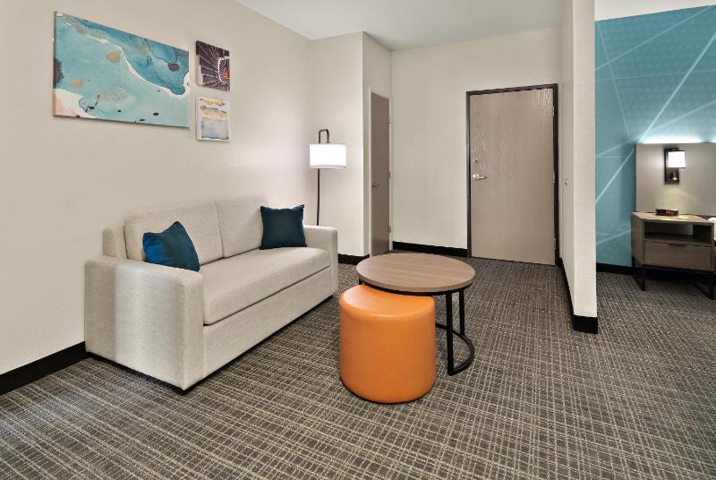 King Suite - Accessible/Non-Smoking image 4
