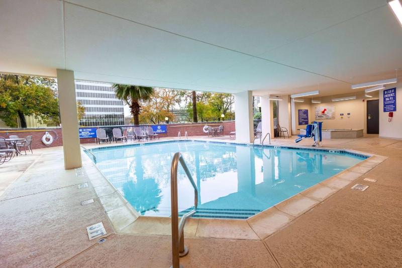 Drury Inn & Suites Houston Galleria - image 33