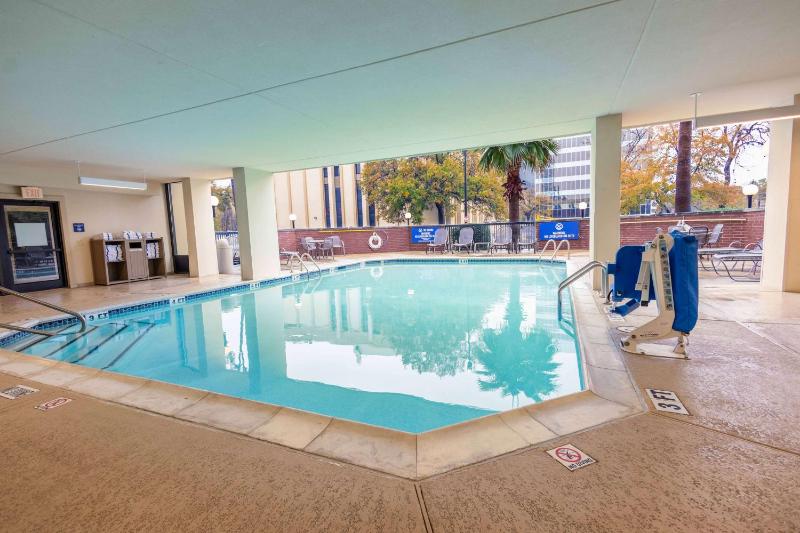 Drury Inn & Suites Houston Galleria - image 21