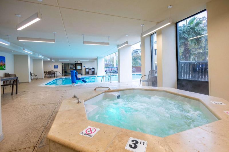 Drury Inn & Suites Houston Galleria - image 5