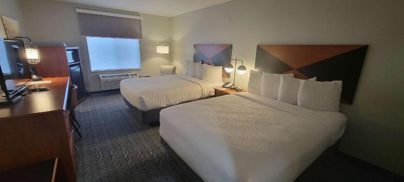 Queen Room with Two Queen Beds image 1
