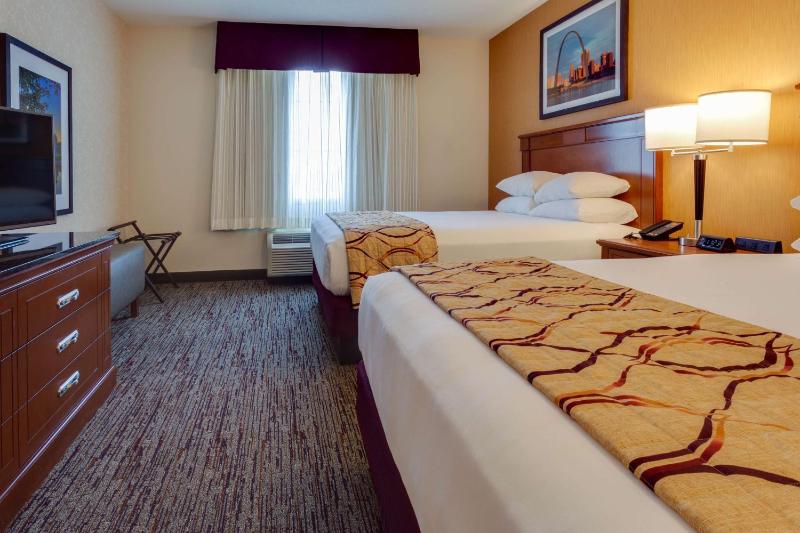 Queen Suite with Sofa Bed image 4