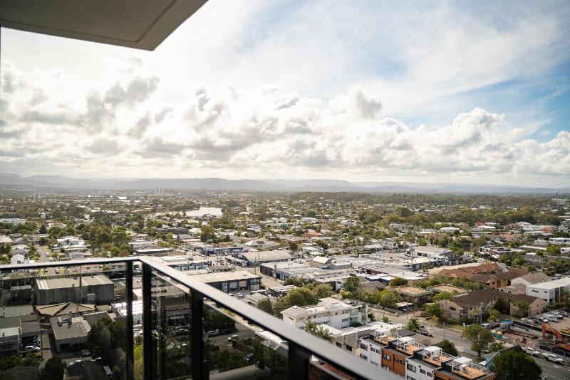 Burleigh Seaside Sanctuary Pool Gym Sea Views Tram - image 9
