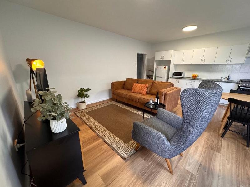 3 Bed Budget Brisbane Gem With Parking Near Gabba - image 3
