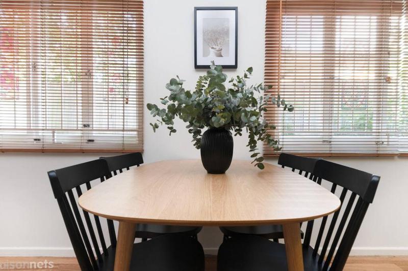 3 Bed Budget Brisbane Gem With Parking Near Gabba - image 13