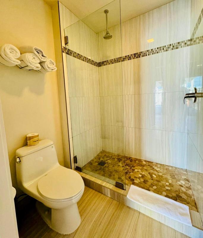 Premium Two Full Beds image 3