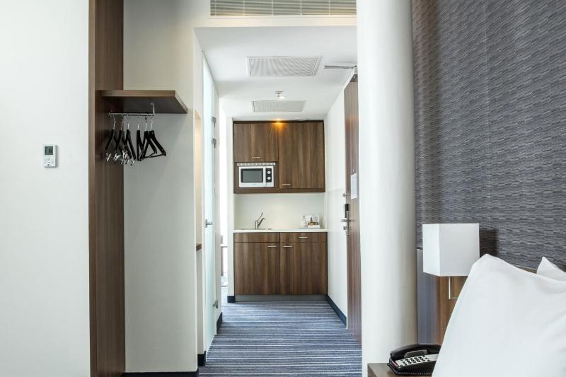 Standard Double Room with City View image 3