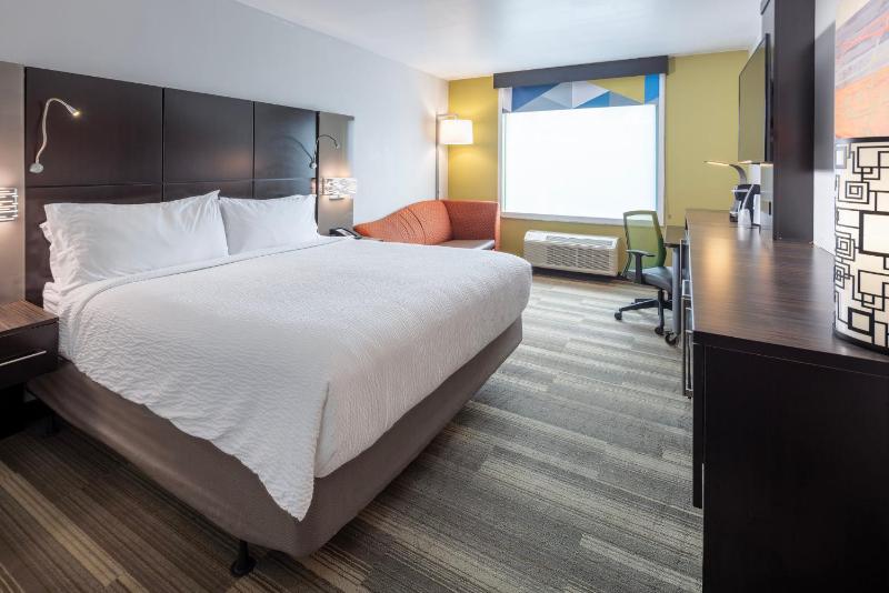 Standard King Room image 1