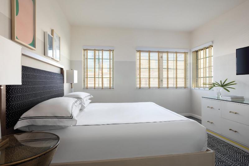 Premium King Room with City View