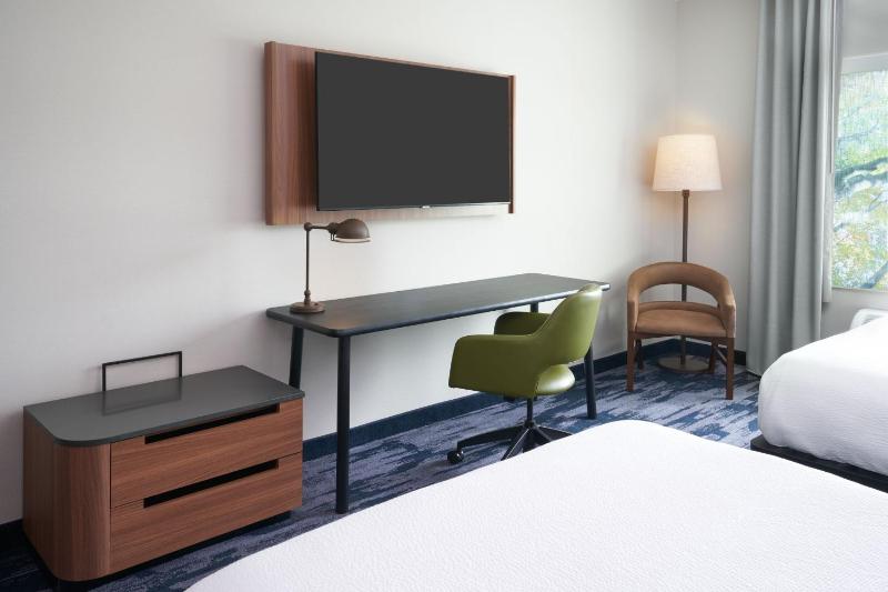 Queen Room with Two Queen Beds image 1