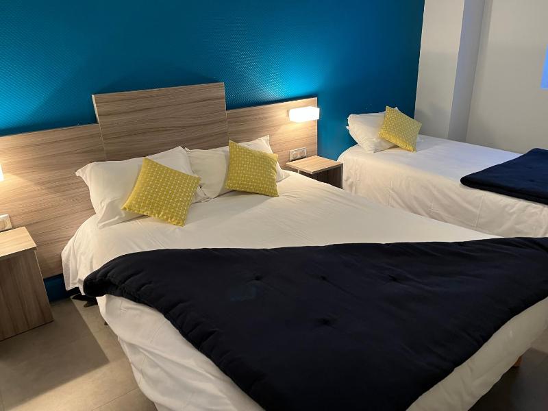 Standard Triple Room image 3