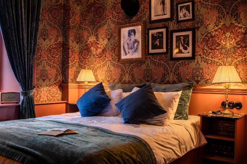 Petite Double Room image 4