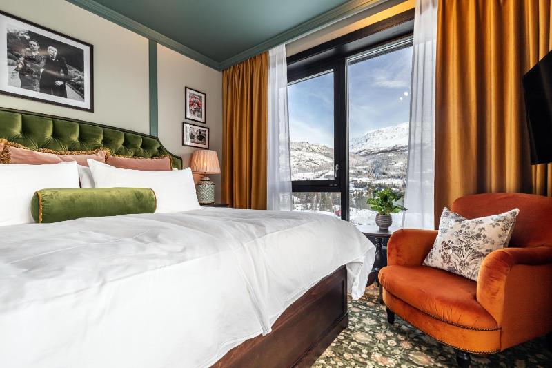 Standard Double Room with Mountain View image 4