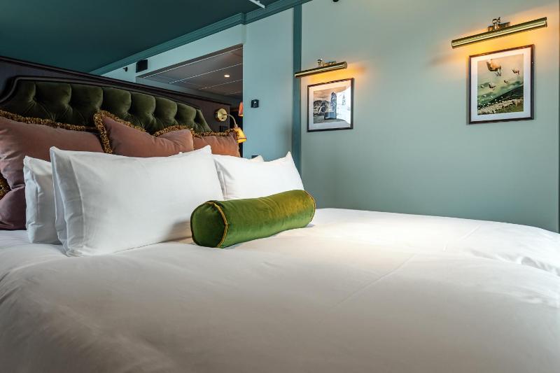 Standard Double Room with Mountain View image 2