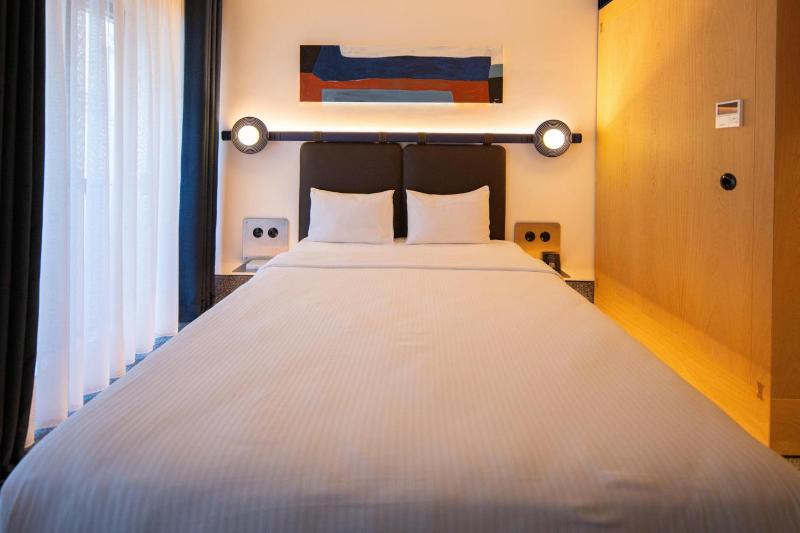 Standard Queen Room image 2