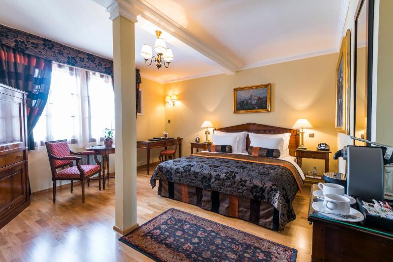 Superior Double/Twin Room image 4