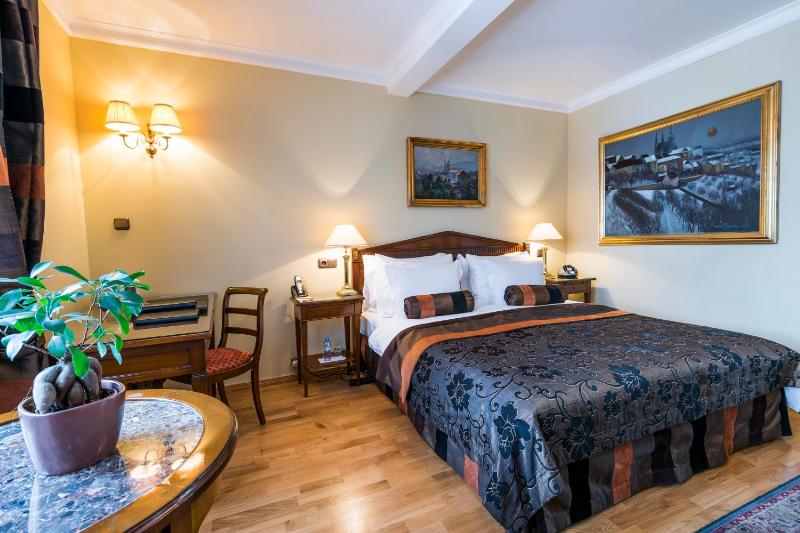 Superior Double/Twin Room image 3