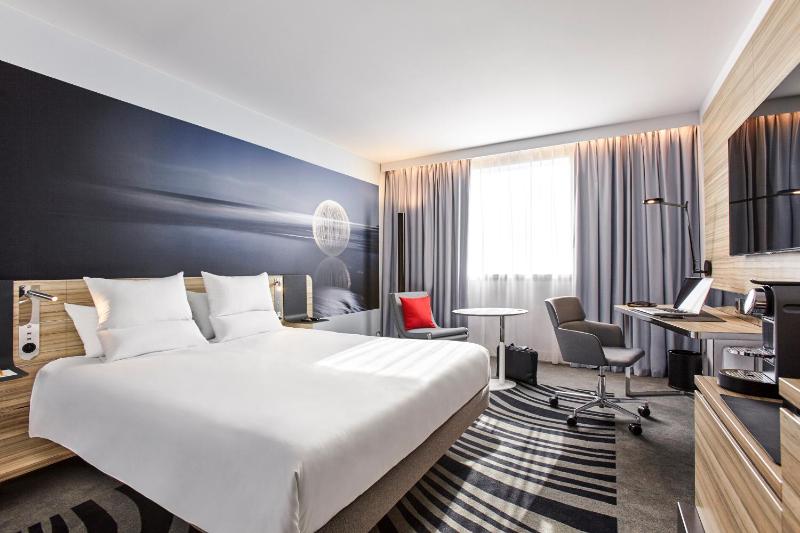 Executive Double Room with Swimming Pool View image 4