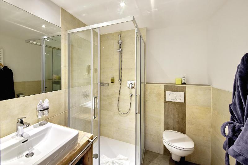Double Room with Balcony image 3