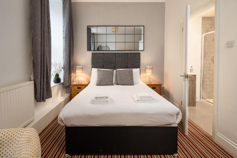 Double Room image 3