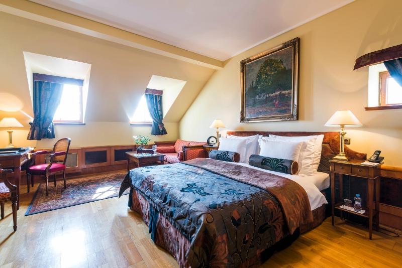 Grand Deluxe Double / Twin Room image 4