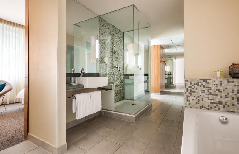 Deluxe Twin Room image 3