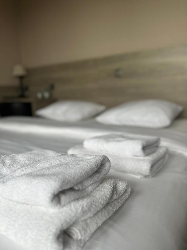Double Room image 3