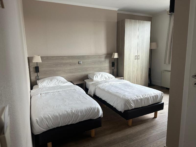 Standard Twin Room image 1