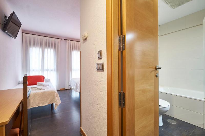 Triple Room (3 single Beds) image 4