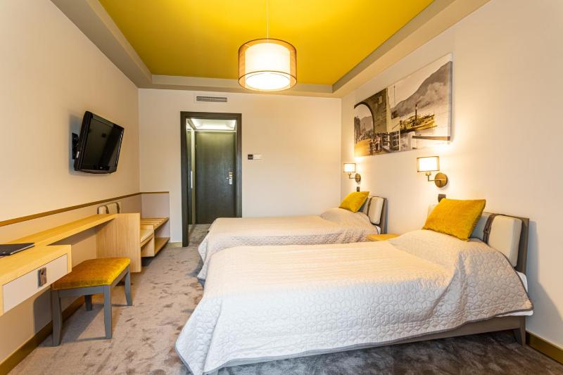 Standard Double Room with Balcony image 4