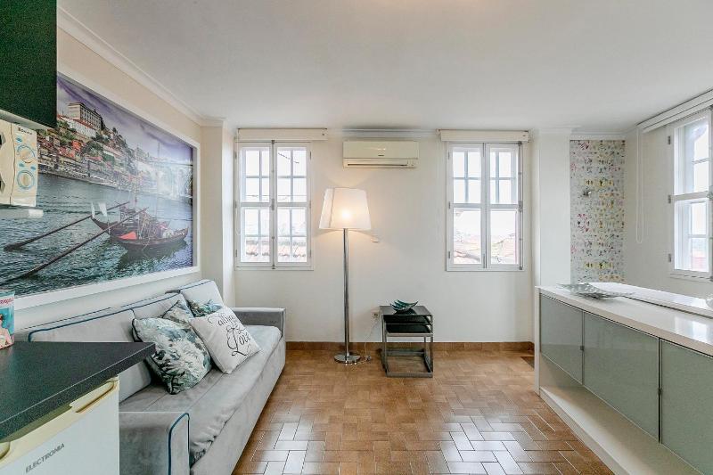Stunning Clerigos Duplex apartment in the heart of Porto - image 14