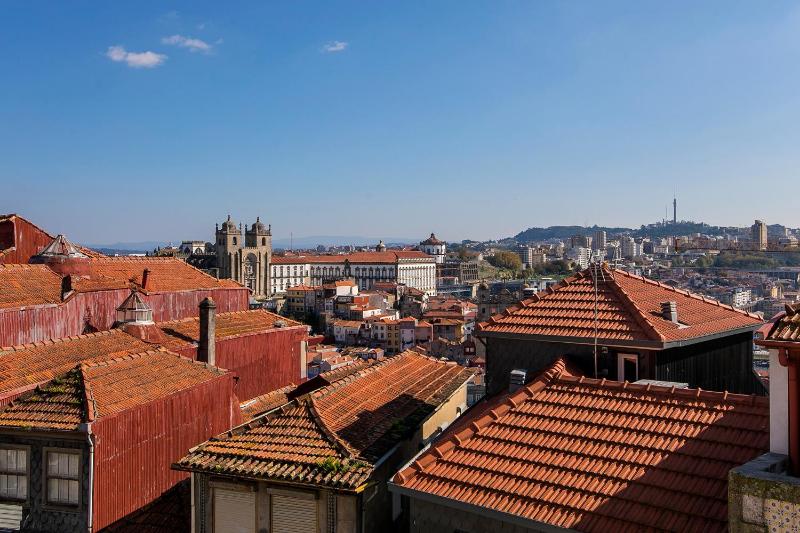 Stunning Clerigos Duplex apartment in the heart of Porto - image 15