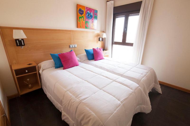 Twin Room image 3