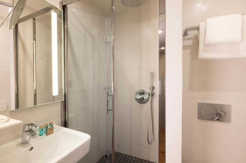 Standard Double Room image 2