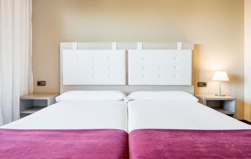 Double or Twin Room image 4