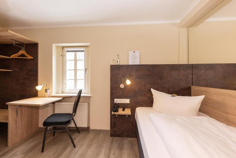 Small Single Room image 1