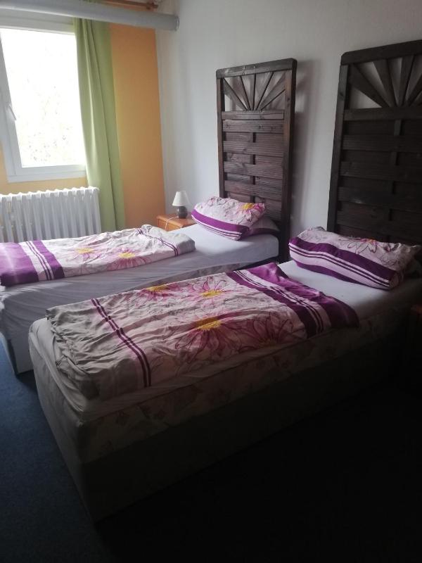 Twin Room with Shared Bathroom image 4