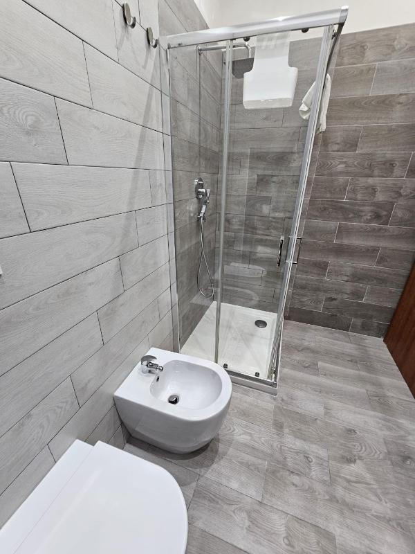 Triple Room with Bathroom image 3