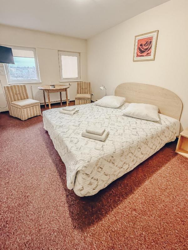 Double Room image 3