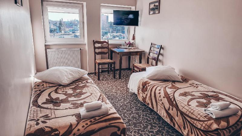 Twin Room image 1