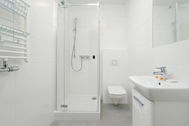 Rycerska Apartments with Parking by Noclegi Renters - image 25
