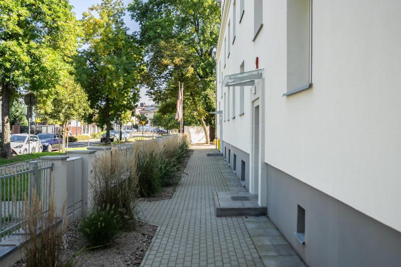 Rycerska Apartments with Parking by Noclegi Renters - image 2