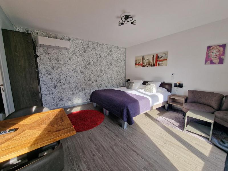 Studio Apartment image 1