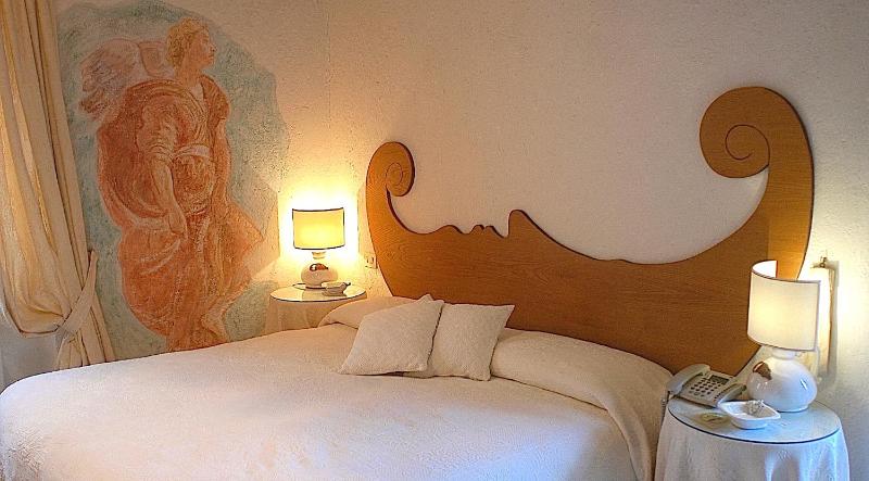 Classic Double Room image 1