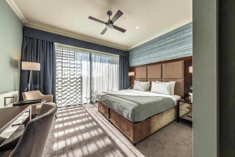 Superior Balcony Room image 1
