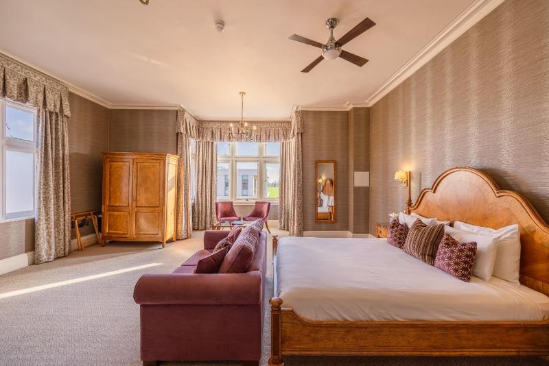 Deluxe Room image 4