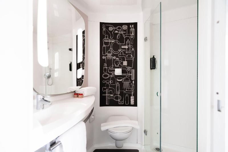 Standard Triple Room image 3