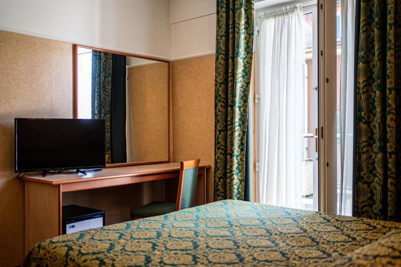Double or Twin Room image 4