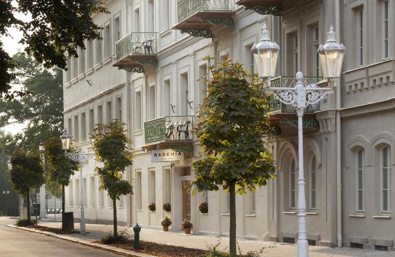 Double Room with Balcony image 4