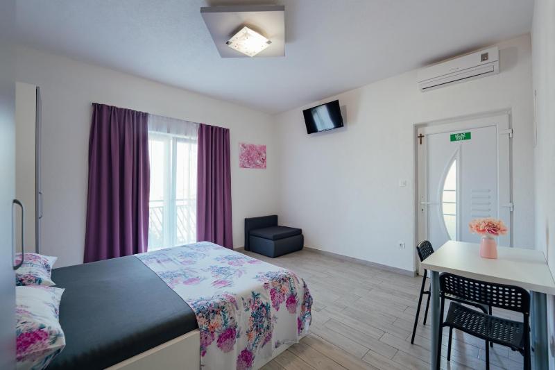 Apartman M&S s bazenom Split - Podstrana - image 23